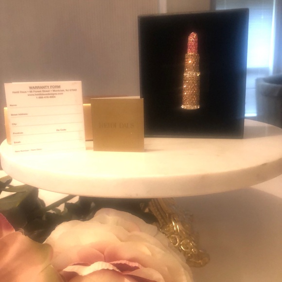New Heidi Daus Lipstick Brooch with Genuine Swarovski Crystals - Picture 3 of 12